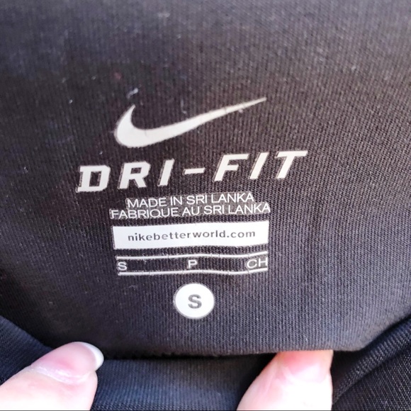 Nike Dri-Fit Black Capris Sz S - Picture 2 of 3